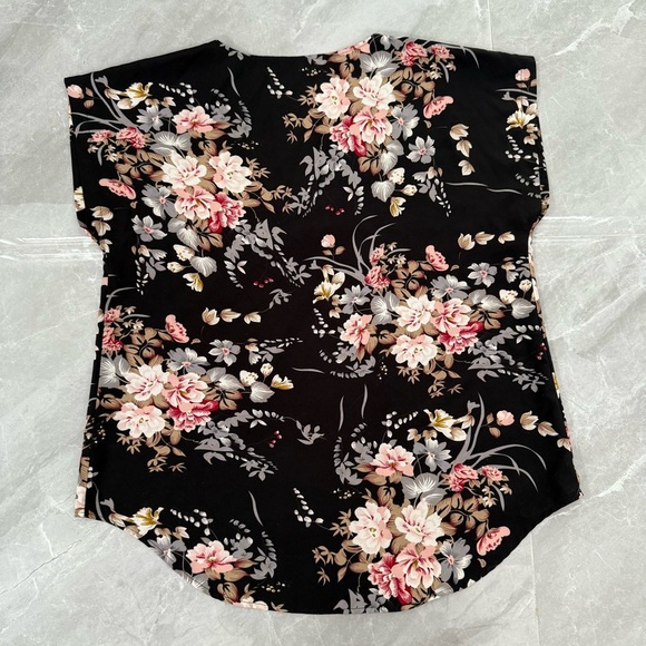 Women’s SHEIN Curve Floral Print High Low V-Neck Cap Sleeve Top Plus Size 1XL - Picture 10 of 16